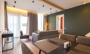 Deluxe-mökki, järvinäköala | Kannettavalle tietokoneelle sopiva työtila, ilmainen Wi-Fi