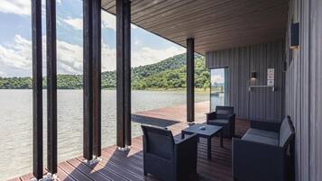 Deluxe Cottage, Lake View | Laptop workspace, soundproofing, WiFi (free)