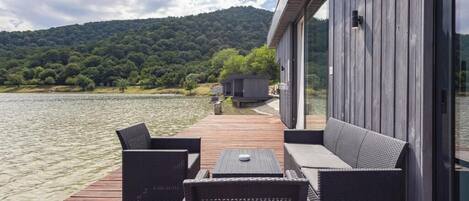 Family Cottage, Lake View | Laptop workspace, free WiFi