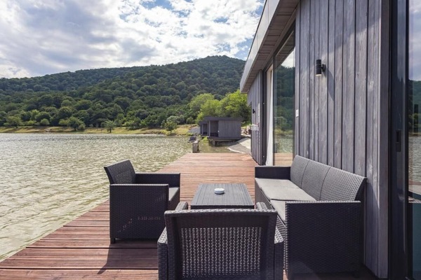 Family Cottage, Lake View | Laptop workspace, soundproofing, WiFi (free)