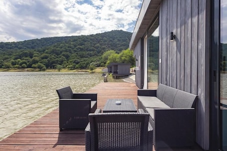 Family Cottage, Lake View | Laptop workspace, soundproofing, free WiFi. Kundzuli Apart Hotel