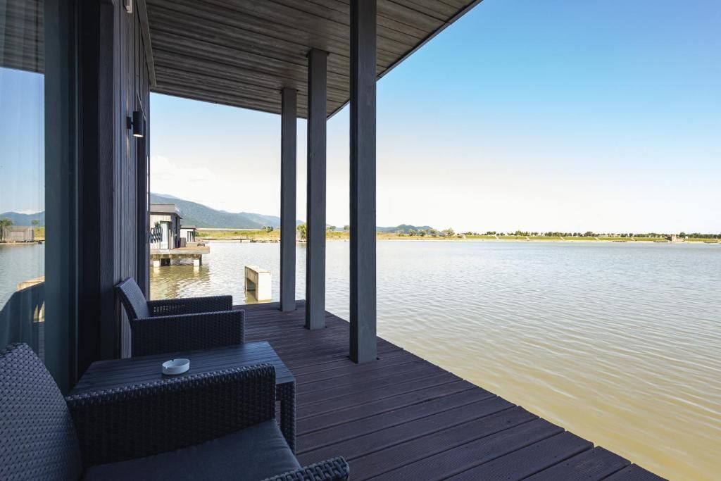 Standard-mökki, järvinäköala | Kannettavalle tietokoneelle sopiva työtila, ilmainen Wi-Fi