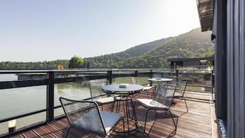 Daily English breakfast (GEL 25 per person)