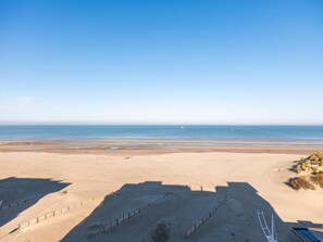 Beach nearby - Renovated flat with sea view (Koksijde)