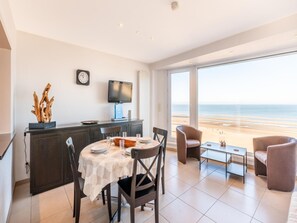 Dining - Renovated flat with sea view (Koksijde)