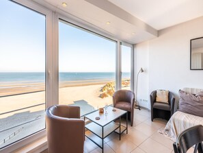 TV - Renovated flat with sea view (Koksijde)