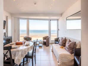TV - Renovated flat with sea view (Koksijde)