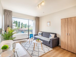 TV - Nicely renovated studio close to the beach (Koksijde)