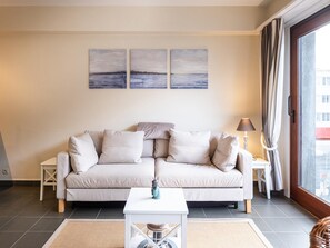 TV - Beautiful flat right on the beach (Sint-Idesbald)