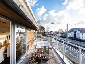 Outdoor dining - Modern penthouse flat with large terrace (Koksijde)