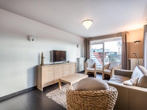 TV - Modern penthouse flat with large terrace (Koksijde)