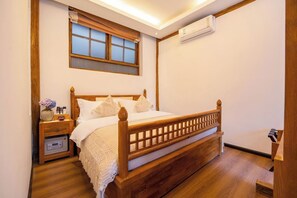 Family Triple Room, Non Smoking, Garden View | Free WiFi - Shile lnn (Lijiang)