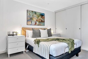 1 chambre, bureau, fer et planche à repasser, Wi-Fi