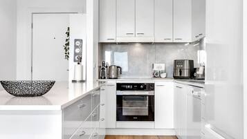 Refrigerador, microondas, horno, placa de cocina