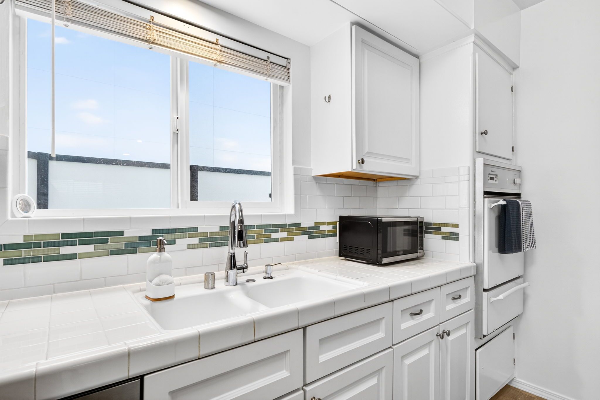 ميكروويف، فرن، موقد طهي مسطح، غسالة أطباق