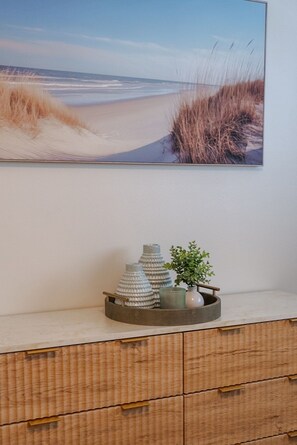 Interior - Downtown MB Gem: 2BR- 2 Blocks to the Ocean -Walk to Pier, Dining + Parking (Manhattan Beach)