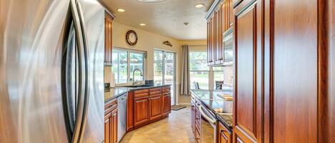 冷蔵庫、電子レンジ、コンロ、食器洗い機