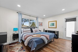 2 bedrooms, iron/ironing board, WiFi, bed sheets - Blue Horizon Boca-Coastal 2BR/2BA Getaway (Boca Raton)