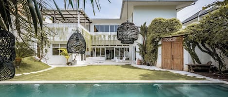 Luksusvilla, 5 soverom, privat basseng, bassengutsikt | Safe på rommet, blendingsgardiner, wi-fi (inkludert) og sengetøy