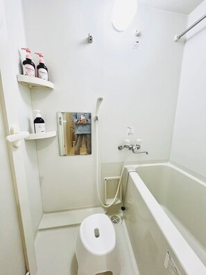 Dusche, Haartrockner, Bidet, Handtücher