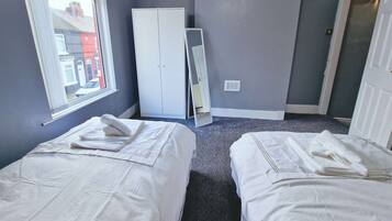 2 bedrooms, iron/ironing board, Internet, bed sheets