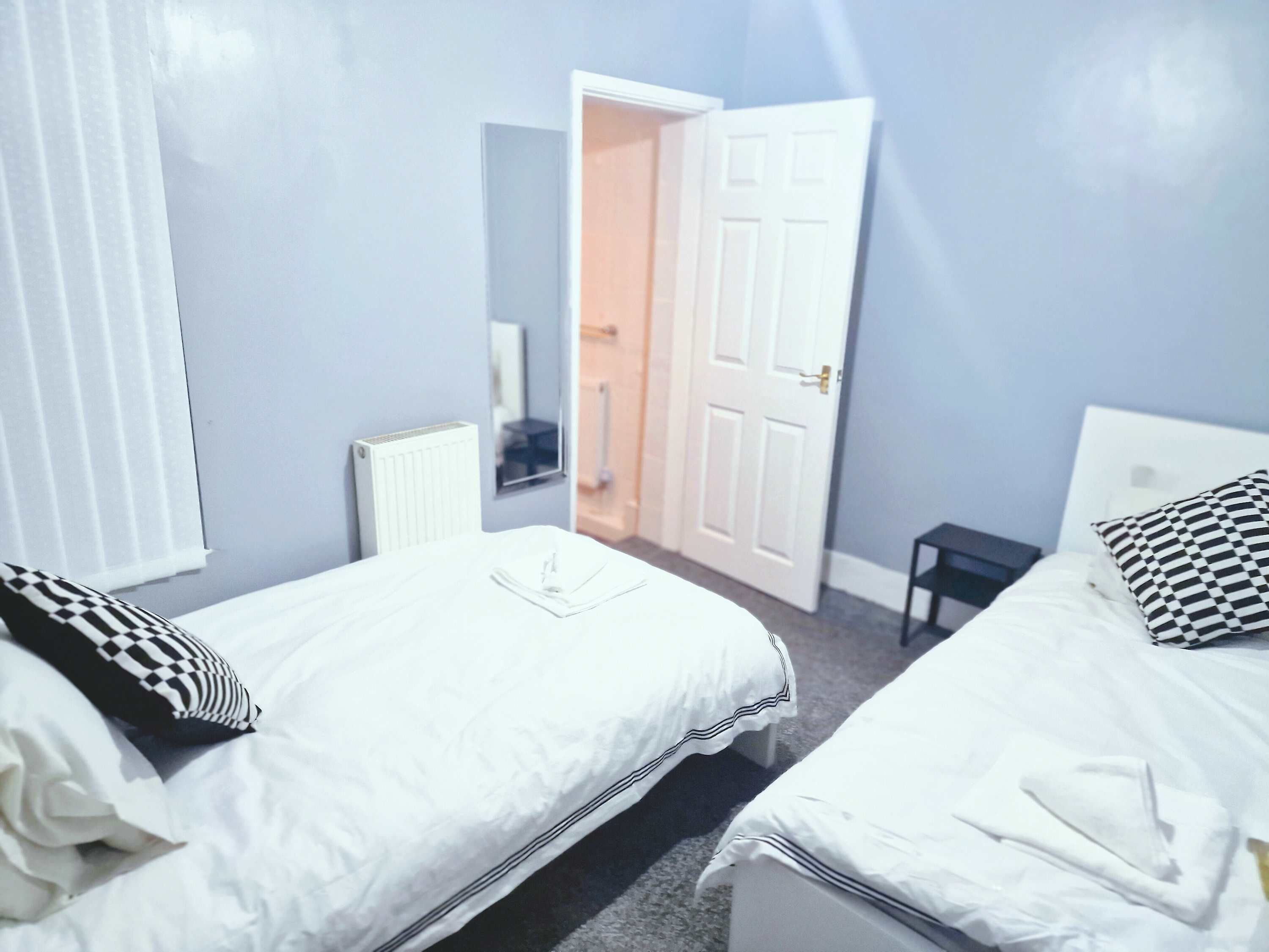 2 bedrooms, iron/ironing board, internet, bed sheets