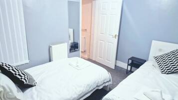 2 bedrooms, iron/ironing board, internet, bed sheets