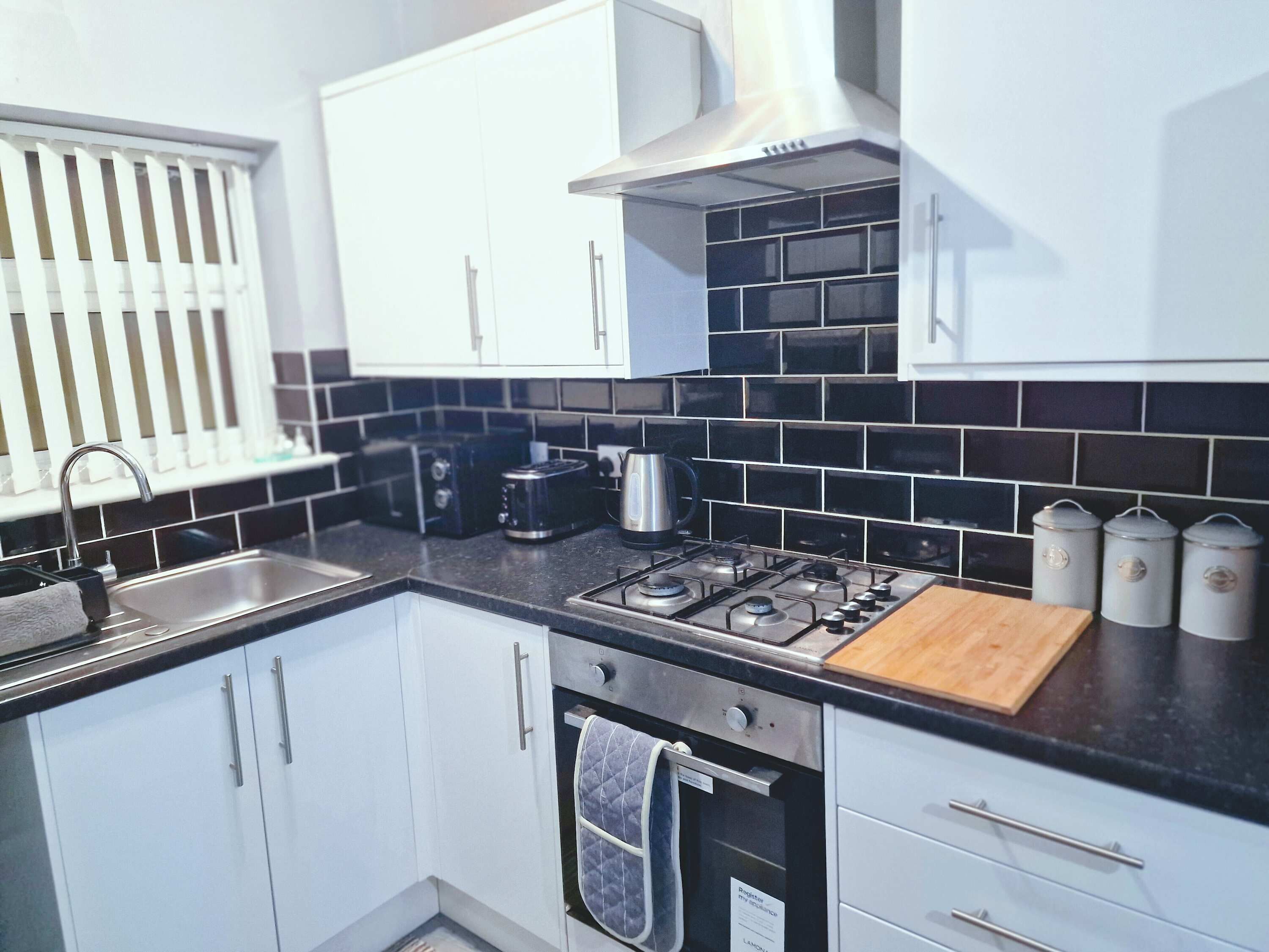 雪櫃、微波爐、焗爐、爐具