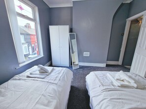 2 bedrooms, iron/ironing board, internet, bed sheets