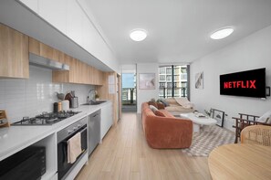 Microondas, parrilla de estufa y lavavajillas 