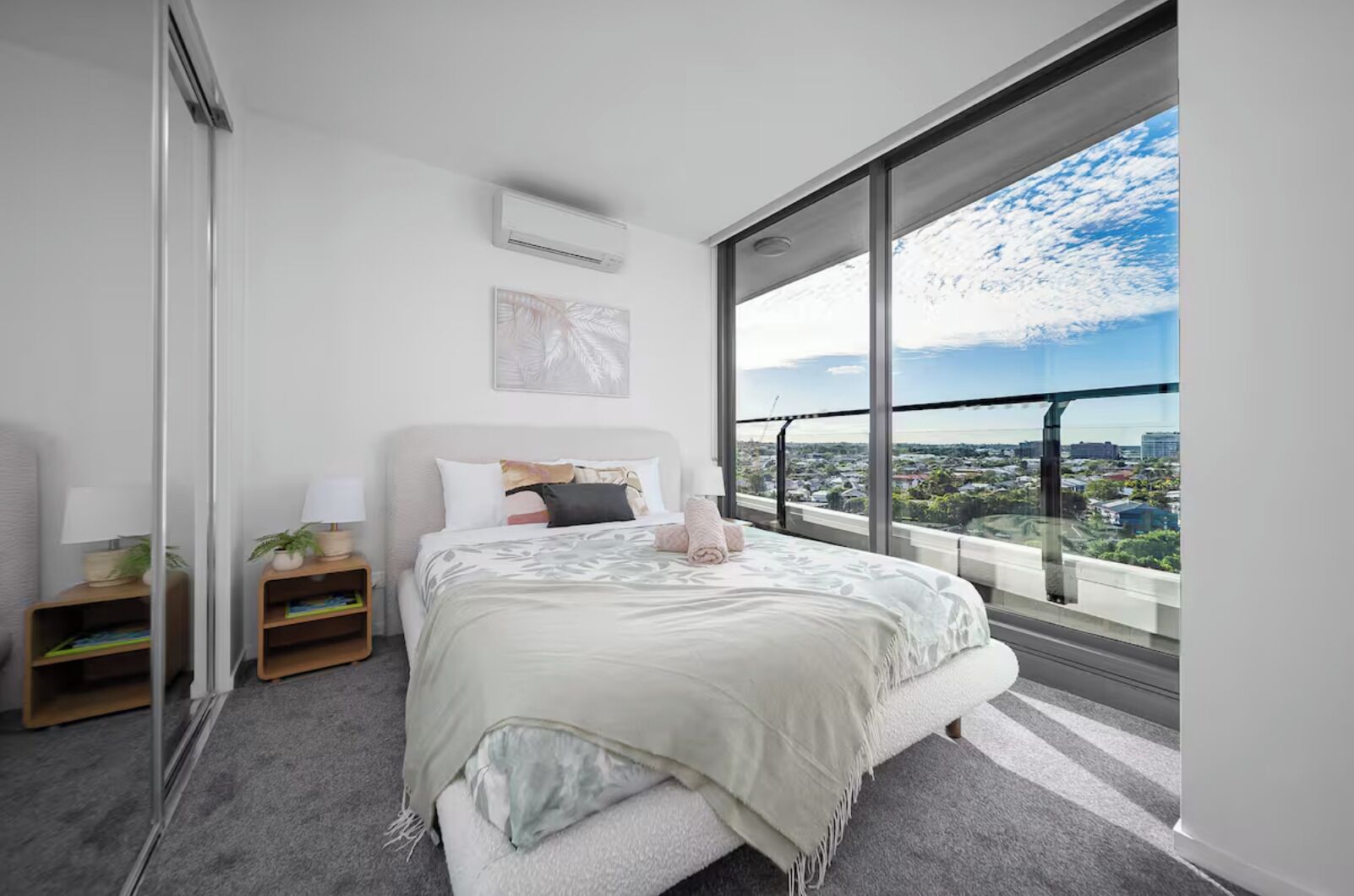 2 habitaciones, tabla de planchar con plancha, wifi y ropa de cama 