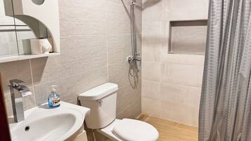 Apartment, 4 Bedrooms, Smoking, Balcony | Bathroom