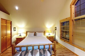 3 bedrooms, desk, iron/ironing board, internet