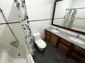 Free toiletries, towels, soap, shampoo - Hotel Patma Bira (Bira)