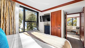 2 chambres, bureau, fer et planche Ă repasser, lit parapluie