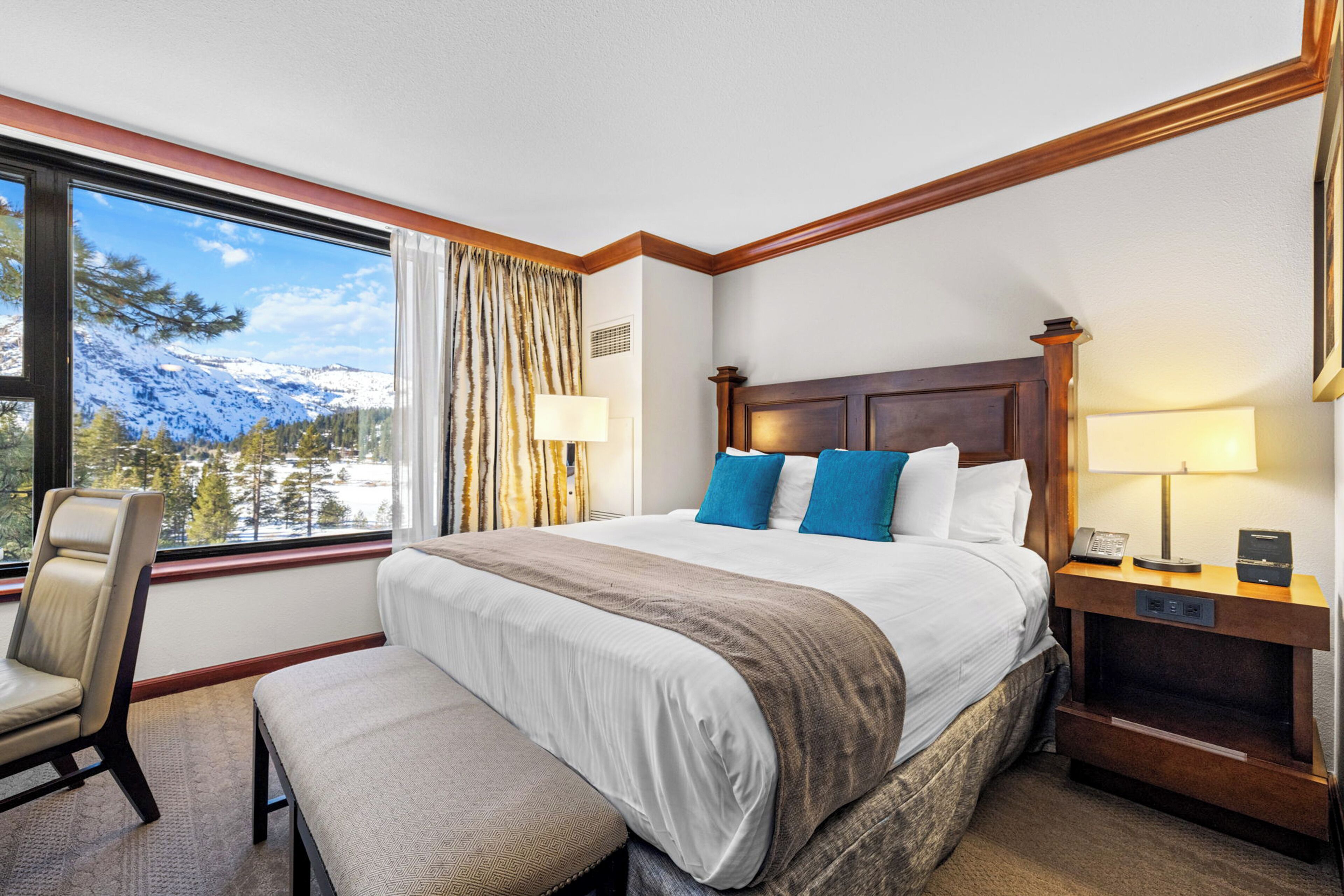 2 bedrooms, desk, iron/ironing board, travel crib