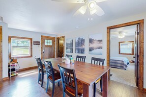 2 bedrooms, iron/ironing board, Internet, bed sheets - 2BR Cabin w/ Shared Lake Access! (Deerwood)