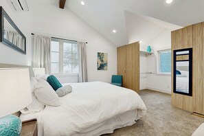 2 bedrooms, iron/ironing board, travel crib, internet - Home w/ Farmstyle Loft & Views, Mins to Dtwn (Burley)