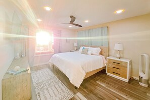 4 bedrooms, iron/ironing board, Internet, bed sheets - Dog-Friendly Home: Saltwater Pool, Fire Pit, Games (San Diego)