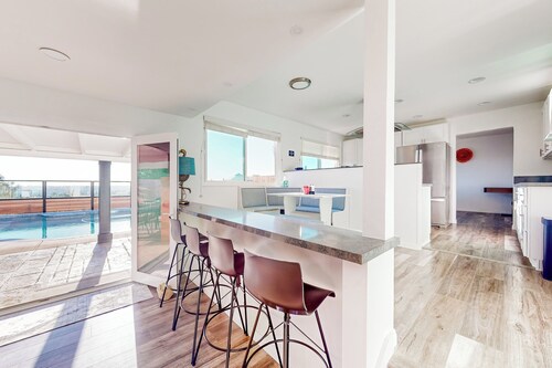 Dog-Friendly Home: Saltwater Pool, Fire Pit, Games