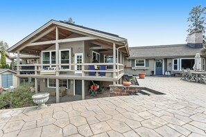 Back Exterior - Lakefront ‘The Fern Cabin’ w/ Fire Pit & Game Room (Centralia)