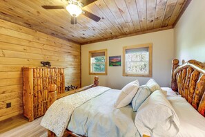 2 bedrooms, desk, iron/ironing board, internet - 1 Mi to Watauga Lake! Modern & Rustic Mtn Hideaway (Butler)