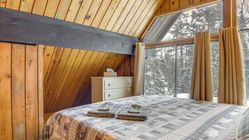 4 bedrooms, travel cot, Internet, bed sheets