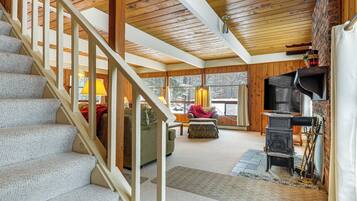 Televisión, chimenea