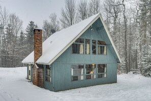 Exterior - Outdoor Adventure Hub! Family Home in West Dover (West Dover)