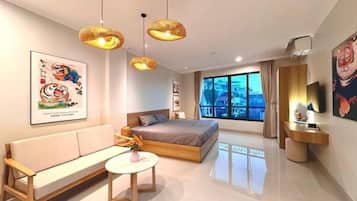 Habitación Deluxe con 1 cama doble o 2 individuales, 1 habitación, balcón, vistas a la ciudad | Escritorio, espacio para trabajar con un portátil, camas supletorias