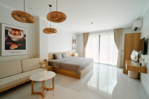 Deluxe Room, Balcony, City View | Desk, laptop workspace, travel crib, rollaway beds - Hanique Cafe and Stay (Hanoi)