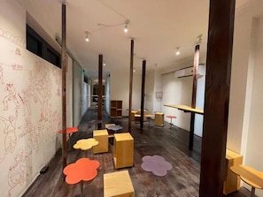 Reception - Hanique Cafe and Stay (Hanoi)