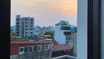 Habitación Deluxe doble, 1 cama de matrimonio, balcón, vistas a la ciudad | Balcón