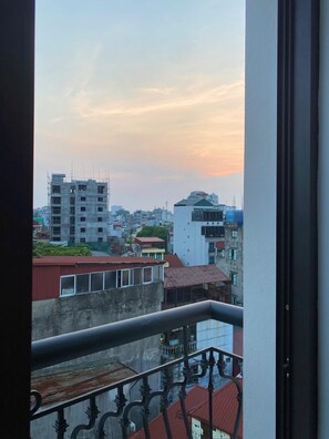 Deluxe Room, 1 Queen Bed, Balcony, City View | Balcony - Hanique Cafe and Stay (Hanoi)